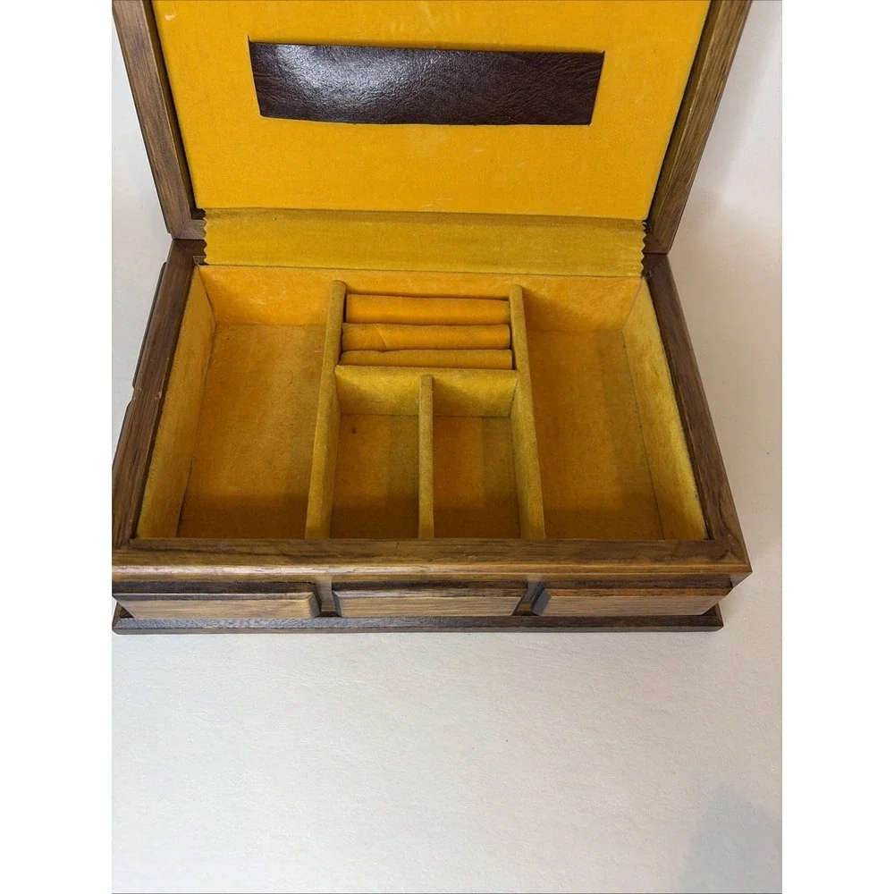 VINTAGE London Leather The Camelot Jewelry Box Hinged Velvet Inlay Studded